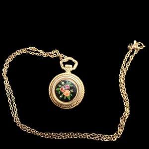 Vintage Lady Byron Pendant Watch Necklace Hand Painted Floral Enamel 17 Jewel Incabloc Swiss Mechanical Pocket Watch Untested