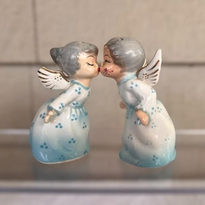 Vintage Napco Kissing Angels Salt & Pepper Shakers - Blue and white Angel Cherub Shakers - 1950s 1960s Made in Japan Kitsch Kitchen Shakers