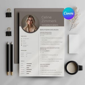 Op de afbeelding: Een professionele cv-sjabloon met een neutraal kleurenpalet. Het cv bevat een foto, contactgegevens, vaardigheden en werkervaring. Het Canva-logo is zichtbaar. Twee zwarte potloden, paperclips en een koffiekopje zijn ook aanwezig.