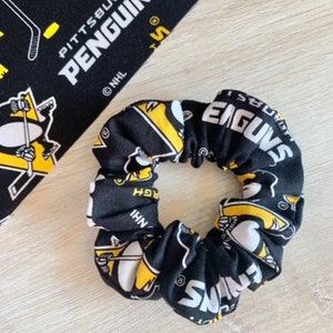 Hockey Pittsburgh Scrunchie / Pittsburgh / Scrunchie / Hockey / Sport Scrunchie / Team Scrunchies / Hair Tie