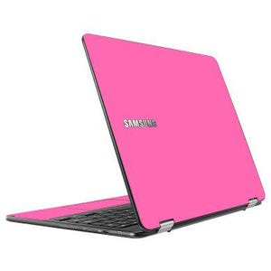 Könnte beinhalten: Ein leuchtend pinkfarbenes Samsung-Laptop mit schwarzer Tastatur. Das Laptop ist geöffnet und zeigt die Tastatur und den Bildschirm. Das Samsung-Logo ist oben sichtbar.