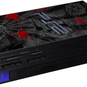Peut inclure: Console noire PlayStation 2 avec un habillage personnalisé représentant un crâne avec des éclaboussures de sang rouge et le logo PlayStation 2.