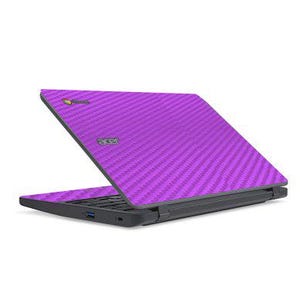 Puede incluir: Un portátil morado con un patrón texturizado en la tapa y un teclado negro. El portátil está ligeramente abierto, revelando la pantalla y el teclado. El logotipo de Acer es visible.