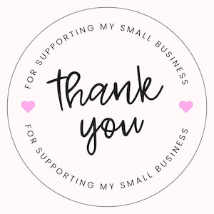 K&ouml;nnte beinhalten: Ein runder Aufkleber mit den Worten "thank you" in handschriftlichem Stil, umgeben von dem Text "for supporting my small business". Zwei rosa Herzen befinden sich auf beiden Seiten der W&ouml;rter.