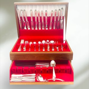 Vintage 1937 International Sterling &quot;Enchantress&quot; 129 Piece Sterling Silver Flatware, Cutlery, and Serving Set