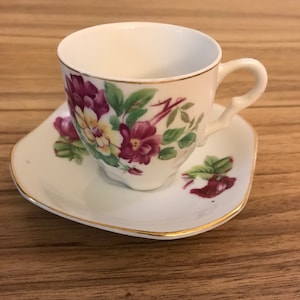 Vintage Mid-Century Antike Nippon Yoko Boeki Floral Print Teetasse und Untertasse
