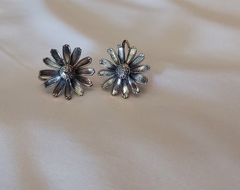 Black Eye Susan Screw back vintage earrings