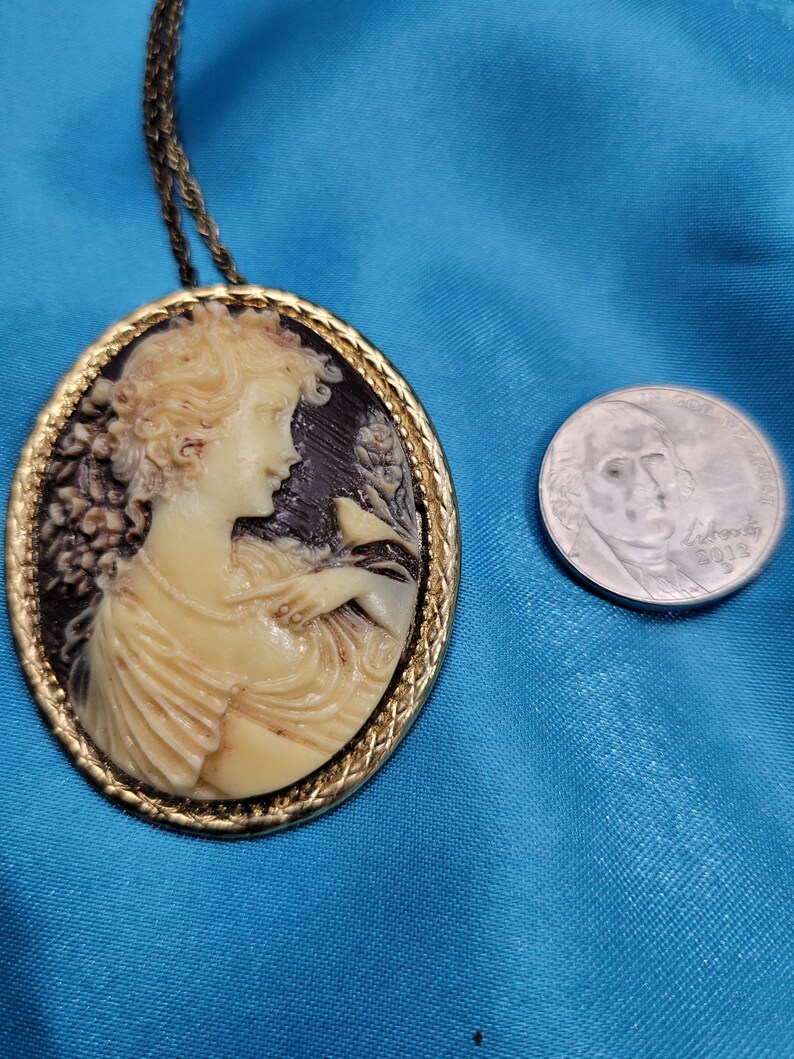 Cameo Necklace image 4