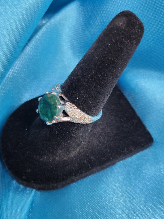 Emerald Oval Ladies Ring - image 3