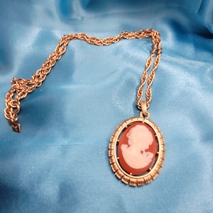 Collar Cameo Sarah Coventry imagen 1