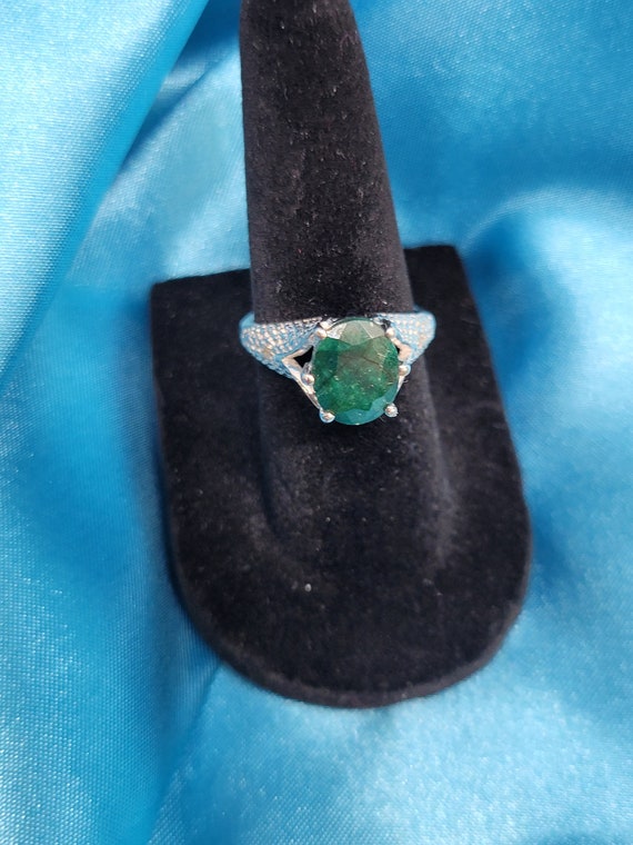 Emerald Oval Ladies Ring - image 1