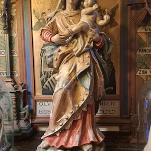 Bitte beachten Sie, dass NUR ABHOLUNG zu groß ist. Kein VERSAND. 87 cm große Holzschnitzerei-Skulptur Madonna Maria mit Jesuskind, handbemalt und vergoldet