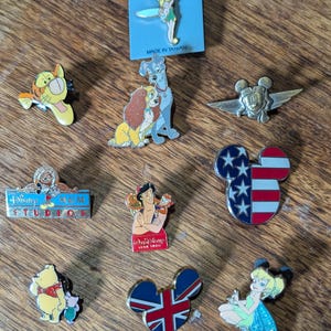 Official vintage Disney Pins,Buttons,Badges