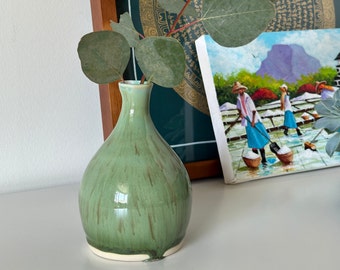 Handmade Ceramic Bud Vase | Small Flower Vase | Modern Minimalist Decor | Ceramic Vase | Green ceramic vase | Bud Vase | Dry flower Bud Vase