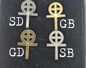 Broche de cruz gnóstica fundido