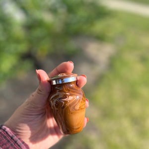 Piękne, małe, miniaturowe urny kremacyjne na prochy ludzkie w kolorze niebieskim/brązowym/szarym/czarnym z wykończeniem marmurowym – w aksamitnym pudełku, zestaw 4 sztuk