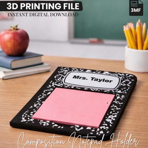 Puede incluir: Un sujetapapeles de composición negro con un bloc de notas adhesivas rosa. El soporte tiene una etiqueta blanca que dice "Mrs. Taylor". El texto "3D PRINTING FILE" y "INSTANT DIGITAL DOWNLOAD" están en la parte superior. El texto "READY FOR 3D PRINTING!" está en la parte inferior.