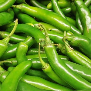 Serrano Pepper Seeds – Spicy Heirloom Chili for Salsas & Hot Sauces, Productive Garden Variety, Compact Plants with Crisp Heat
