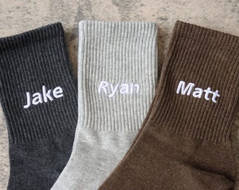 Heren sokken met aangepaste naam Aangepaste geborduurde naam op zachte katoenen crew sokken Papa sokken gemaakt als cadeau voor hem Team sokken Gepersonaliseerde cadeaus