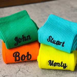 Calcetines con nombre personalizado para hombres y mujeres, calcetines de algodón suave con nombre bordado personalizado, calcetines personalizados, regalo para ella