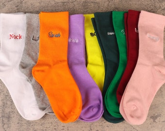 Sokken met aangepaste naam, sokken voor bruiloften, gepersonaliseerde sokken, geborduurde sokken met familienaam, creatief verjaardagscadeau, cadeau voor hem