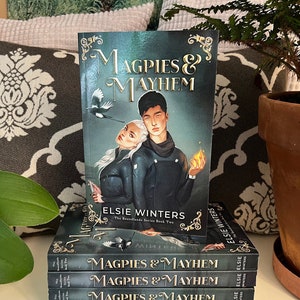 Magpies & Mayhem - Vom Autor signiertes Taschenbuch