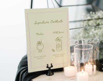 Könnte beinhalten: Ein weißes Schild mit rosa Rand und dem Text "Signature Cocktails" in goldenen Buchstaben. Das Schild listet zwei Cocktails auf, "Mai Tai" und "POG Juice", mit Illustrationen der jeweiligen Getränke.