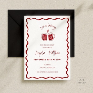 Può includere: Invito di nozze bianco con bordo rosso e testo. Il testo recita "Love is brewing" con due boccali di birra e cuori. L'invito è per il fidanzamento di Angela e Matthew il 27 settembre alle 18:00 presso The Newport, 2 Kalinya St., Newport 2106. Si prega di rispondere entro il 16 agosto.