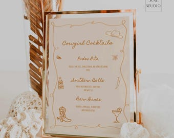 Può includere: Un cartello rettangolare in una cornice di metallo dorato con il testo Cowgirl Cocktails, Rodeo Rita, Southern Belle e Barn Dance. Il cartello include illustrazioni a linee di un cappello da cowboy, uno stivale, un bicchiere e agrumi.