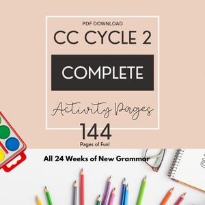 Può includere: Un download digitale per le pagine di attività complete del ciclo 2 di CC. L'immagine mostra una scheda di titolo in bianco e nero con il testo "CC Cycle 2 Complete Activity Pages 144 Pages of Fun! All 24 Weeks of New Grammar". L'immagine mostra anche un set di matite colorate, un set di acquerelli e un quaderno con il testo "CYC" sulla copertina.