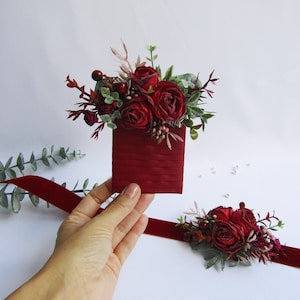 Burgundy Pocket Boutonniere | Burgundy flower buttonhole | Boho Wedding Boutonniere | Groom Groomsmen Floral Accessories red | Fall wedding
