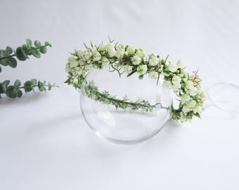 White flower crown, Bridesmaid crown, Flower crown, Wedding accessories, Romantic wedding, Bridal flower crown, Greenery Girl hair crown