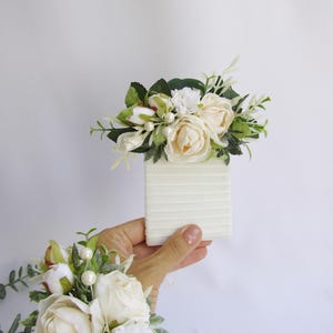 Tasche Boutonniere, weiße Ivory Blumentasche Boutonniere, rustikale Boutonniere, salbeigrünes Knopfloch, Bräutigam, Trauzeugen, Waldhochzeit