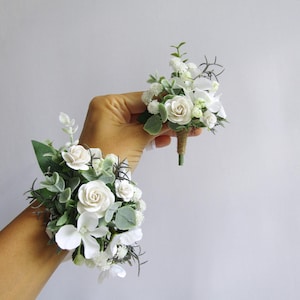 Green anf White Boutonniere, prom corsage, Groom, Groomsmen, white wrist Flower, Bridal flower bracelet, Floral Buttonhole, Woodland Wedding
