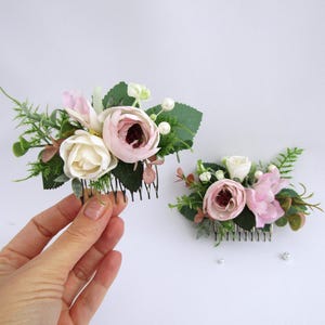 Blush roze bloemenkam, stoffige roos bruids bloemen haarkam, bloem accessoire bruidsmeisjes en bloemenmeisjes, rustieke bruiloft bloemen zendspoel