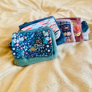 Cartera de tela suave, Cartera colorida, Monedero pequeño para mujer, Tarjetero de tela, Cartera vegana hecha a mano, Cartera de verano para festivales, Campamentos de playa