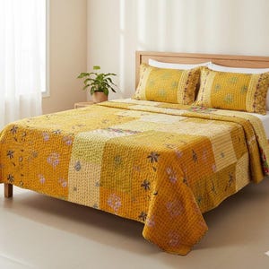 Handgemachter Vintage Kantha Quilt, Khambadiya Patchwork, Hell Gelb