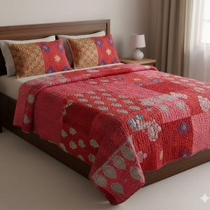 Handmade Vintage Kantha Quilt, Indian Patchwork Embroidery, Red (Queen)