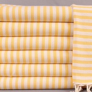 Essuie-mains à monogramme, serviette de toilette pour salle de bain, serviette jaune, serviette à chevrons, 45 x 40 pouces cadeaux personnalisés, serviette de bain décorative,