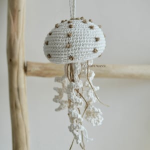 Crochet jellyfish Joe amigurumi tutorial by Claire Nuance PDF pattern to download in French