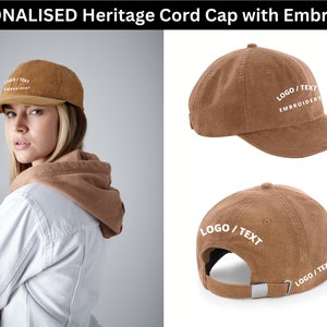 Może przedstawiać: Brązowa bejsbolówka z cordu z białym haftem, na którym widnieje napis "LOGO/TEXT EMBROIDERY". Czapka jest pokazana z różnych perspektyw.
