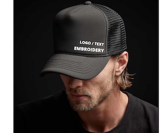 Gorra de camionero premium personalizada con logotipo o texto bordado. Opciones de bordado 3D y 2D disponibles.