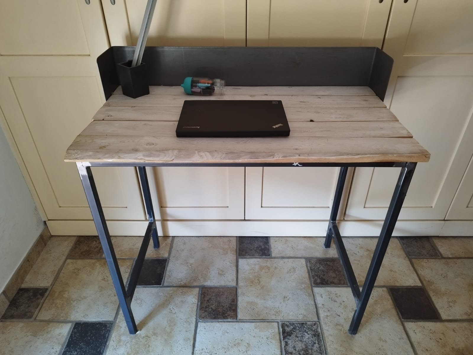 Study Bench in Iron and Wood. Small Iron Desk With Pallet Shelf