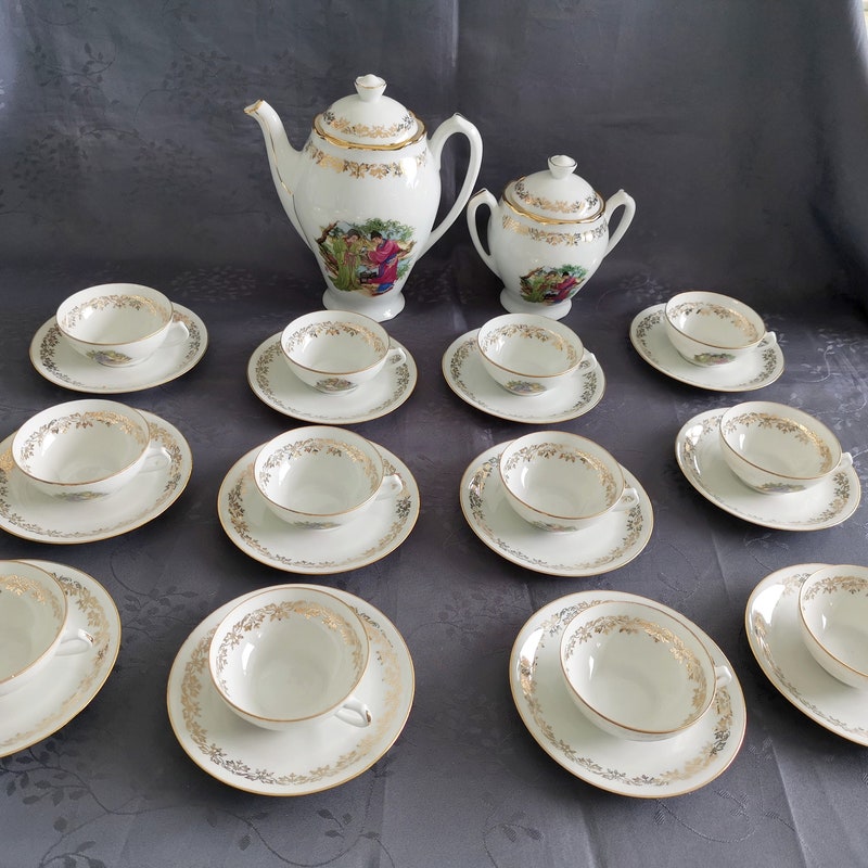 choquant Consulat Race humaine assiettes porcelaine ancienne fabrique royale de