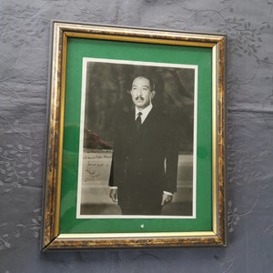 Anwar El-Sadat original autographed photo