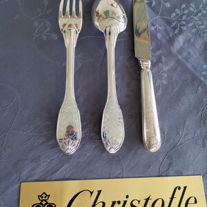 Set di tre posate Christofle Royal Chiseled placcate in argento, in perfette condizioni, mai usate.