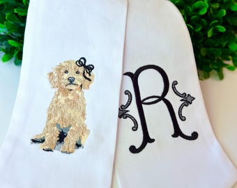 Op maat gemaakte puppykranssjerp | Hondenliefhebber voordeurdecoratie | Geborduurde Goldendoodle-kransstrik | Gepersonaliseerde zuidelijke veranda