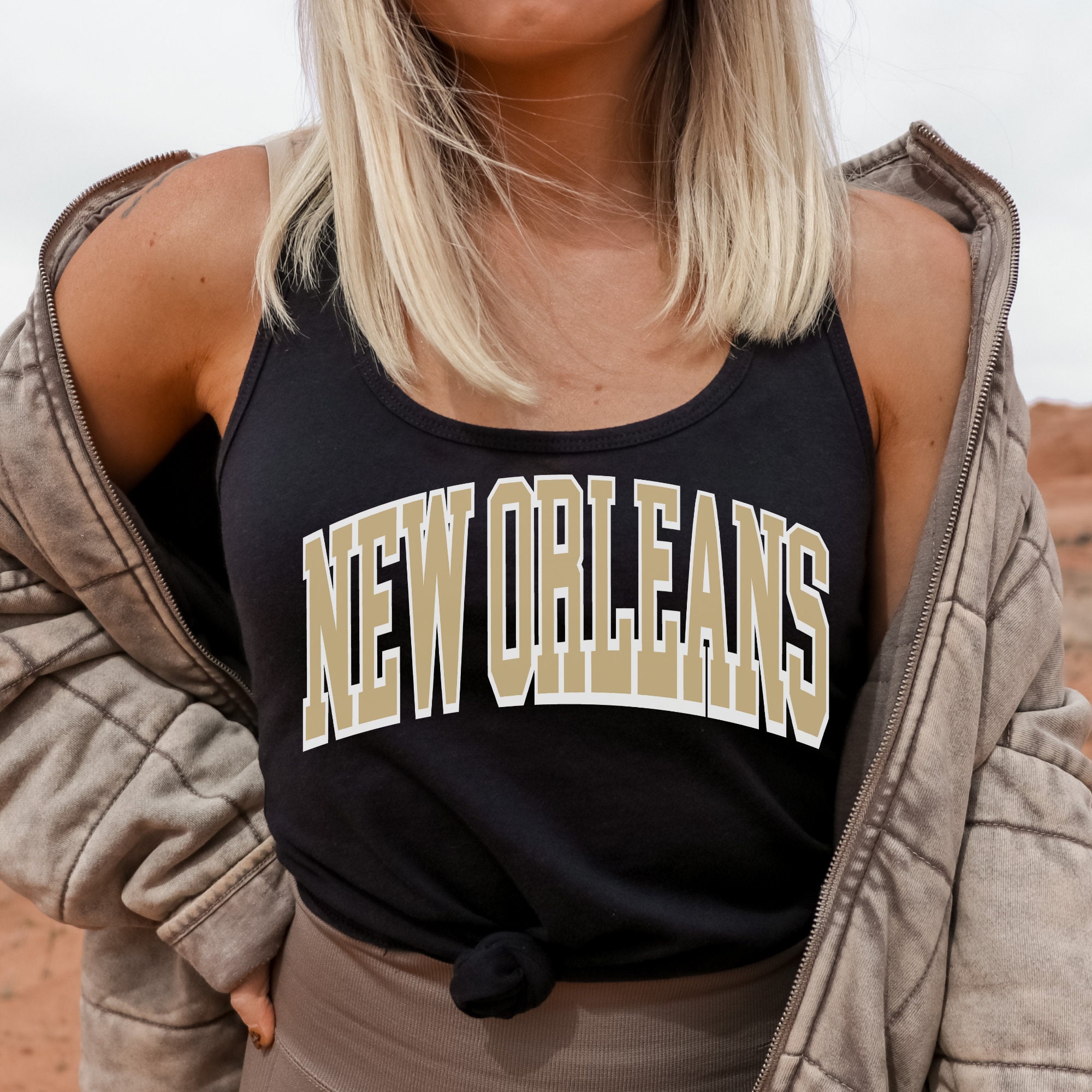 NEW ORLEANS SAINTS GRIDIRON GLAM SHORT SLEEVE CROP TEE WITH SPORT STRIPE  DETAIL