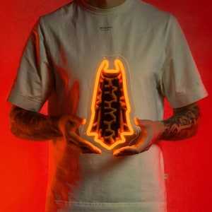 Led-neonreclame Runescape Infernal Max Cape | Old School Runescape Wall Art Decor voor OSRS-fans | OSR & Runescape 3 merchandise cadeau