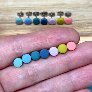 BEST SELLER 6 mm Mini Bunte Ohrstecker | Zeitgenössische Kreis Mini Ohrstecker | Schlichte dezente Eleganz | Fimo